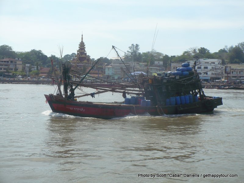 Scott's Travel Blog » 2014/03/03 – Myanmar fishing boat